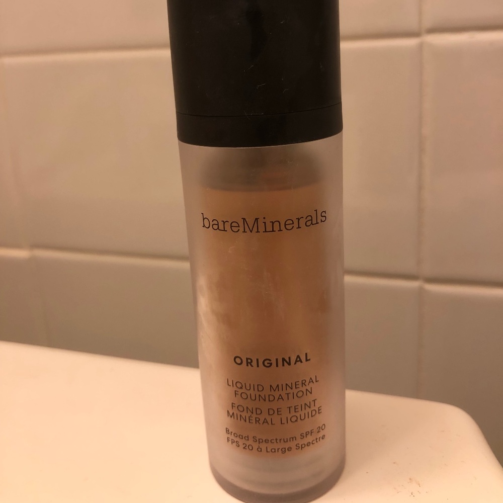 Bare Minerals Original Liquid Mineral Foundation Medium Beige (12). Full Size